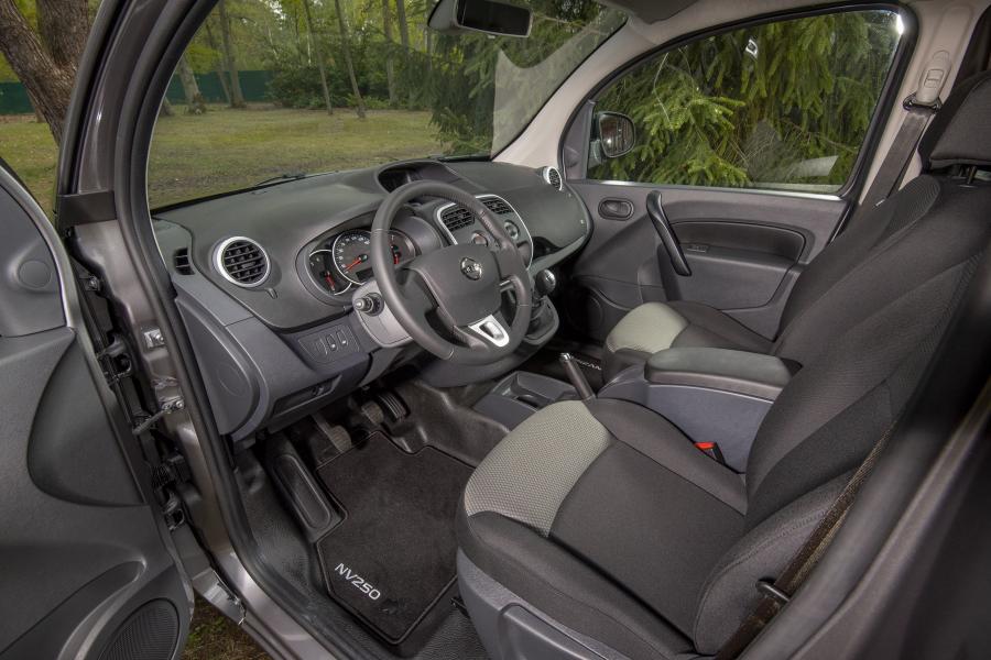 Интерьер Nissan NV250 L2 Van 2019 года  (EU) (фото 32 из 39)